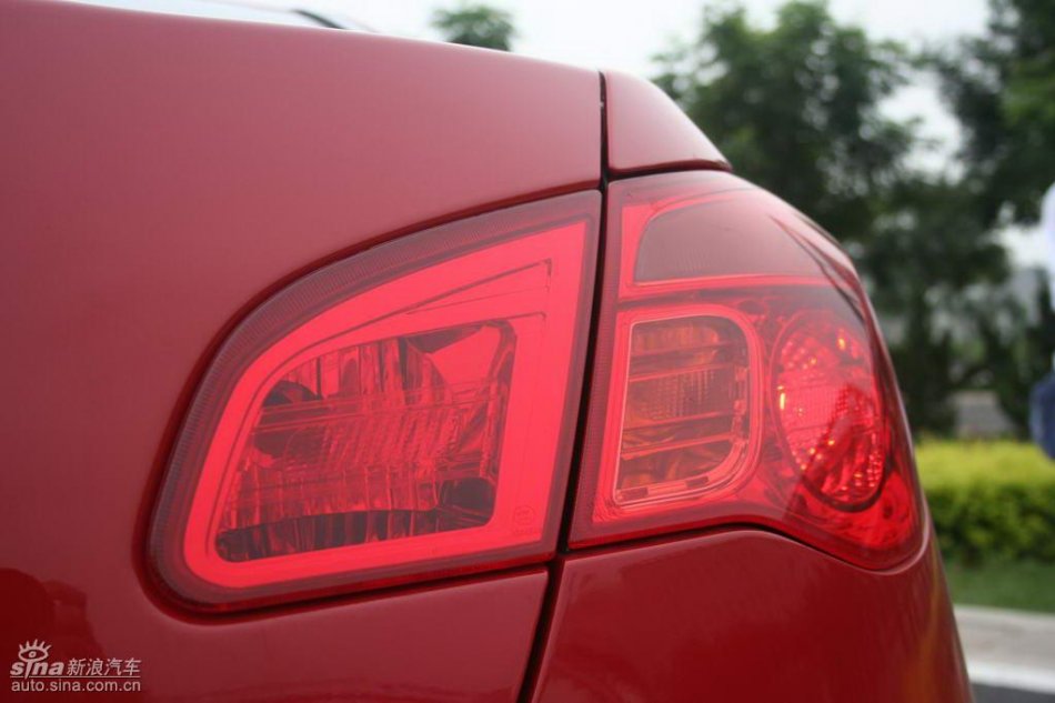 上汽荣威550外观