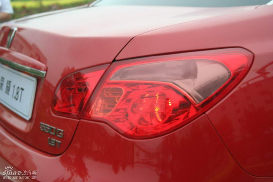 上汽荣威550外观