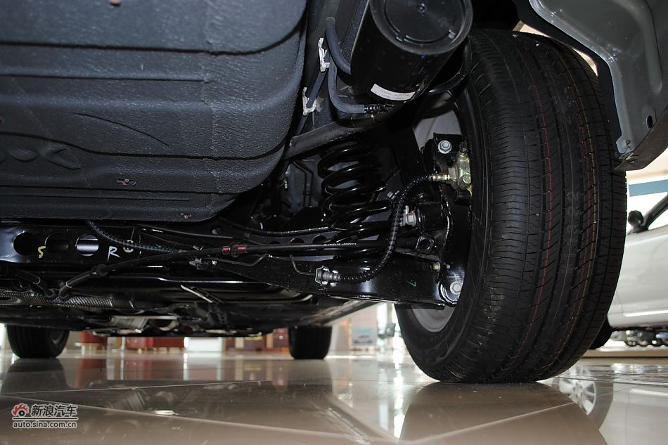 荣威550s 1.8L自动启臻版