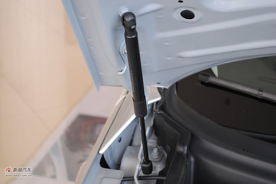 荣威550s 1.8L自动启臻版