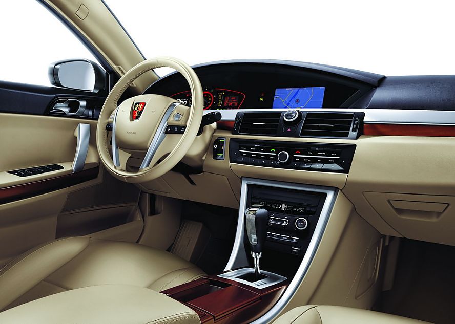 图为荣威550内饰