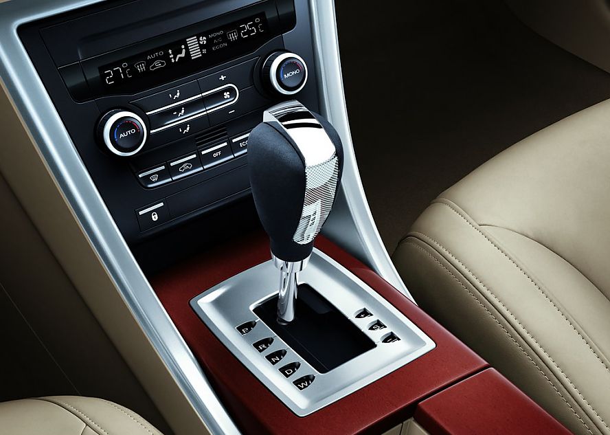 图为荣威550内饰