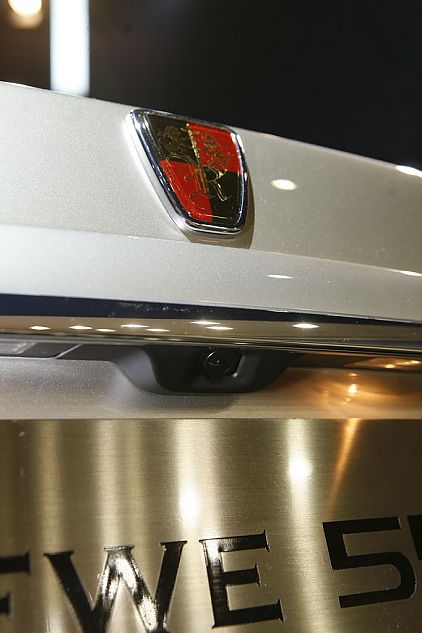 图为荣威550外观及细节