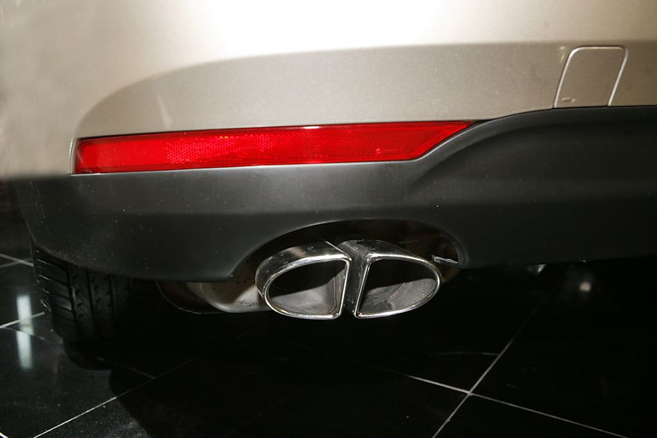 图为荣威550外观及细节