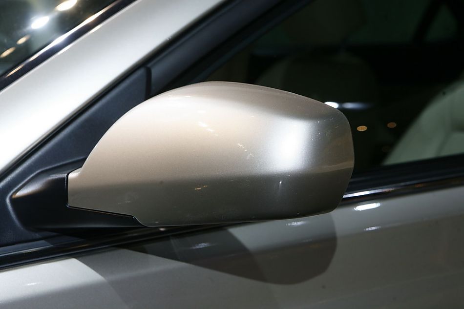 图为荣威550外观及细节