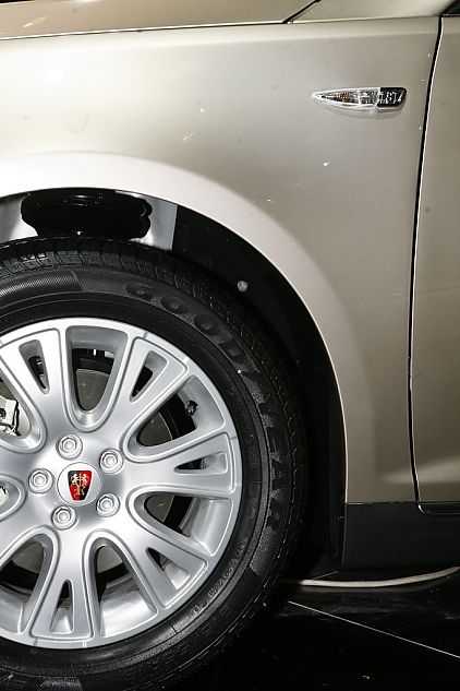 图为荣威550外观及细节