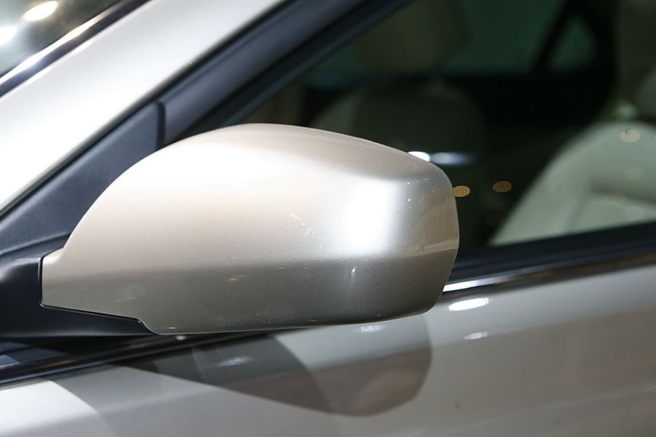 图为荣威550外观及细节