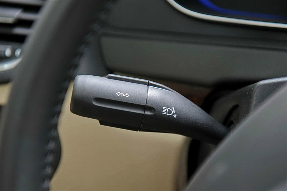 2013款 550D 1.8T AT 品臻版 内饰