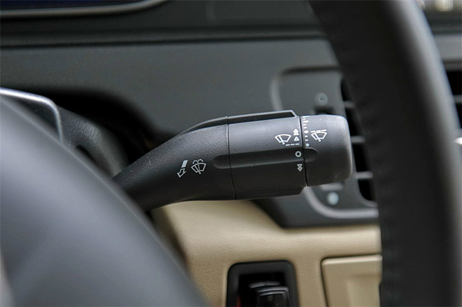 2013款 550D 1.8T AT 品臻版 内饰