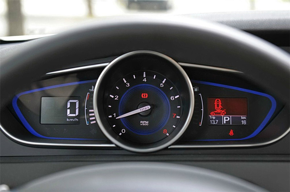 2013款 550D 1.8T AT 品臻版 内饰