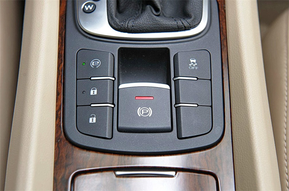 2013款 550D 1.8T AT 品臻版 内饰