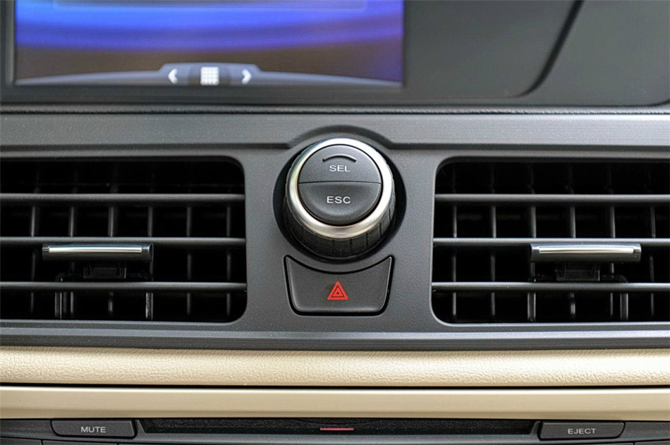 2013款 550D 1.8T AT 品臻版 内饰