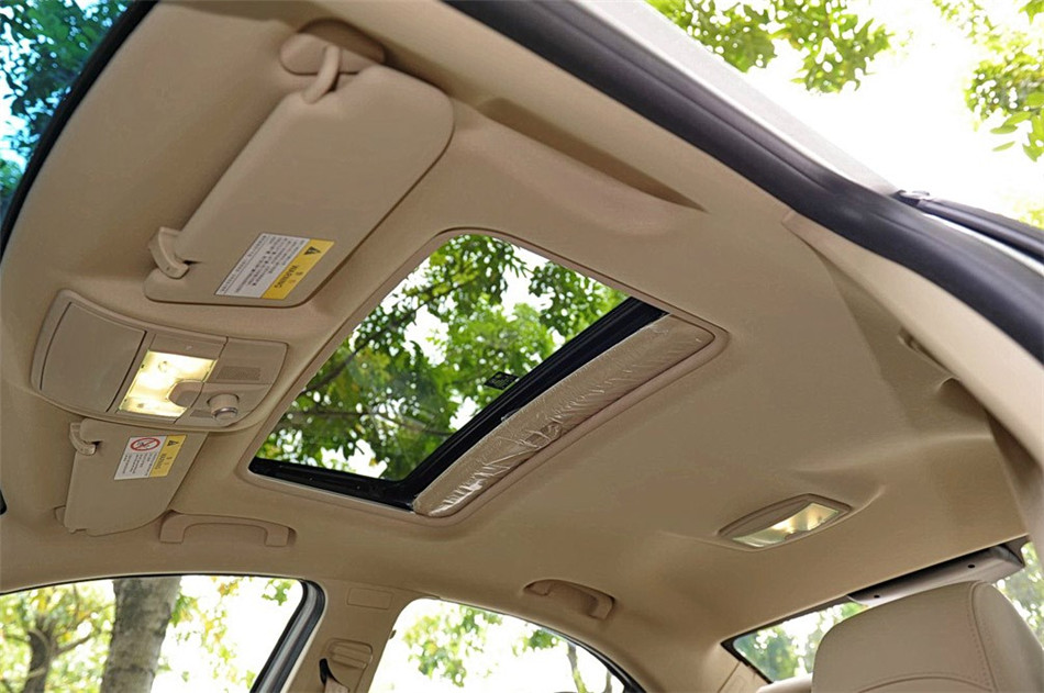 2013款 550D 1.8T AT 品臻版 座椅空间