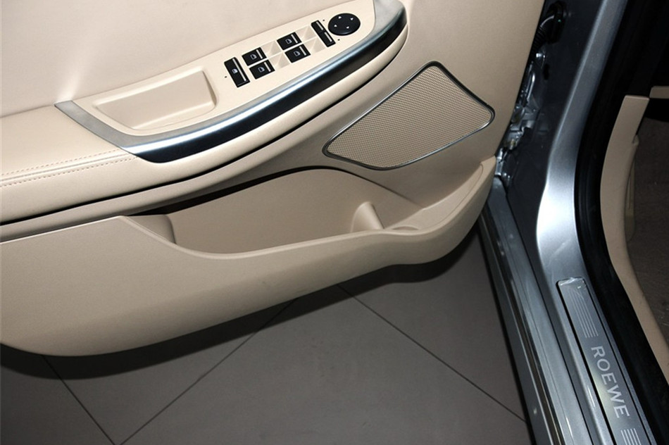 2013款 550D 1.8T AT 品臻版 座椅空间