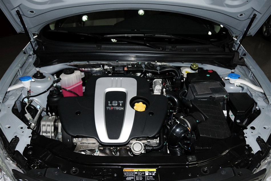 2013款 550D 1.8T AT 品臻版 引擎底盘