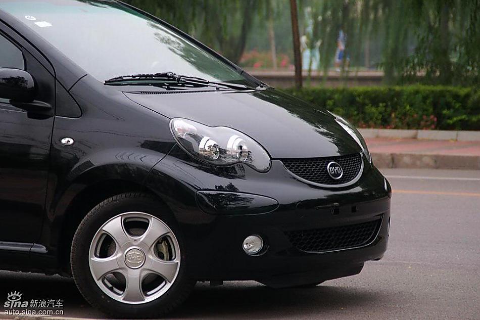 比亚迪F0到店实拍与街头实拍外观图