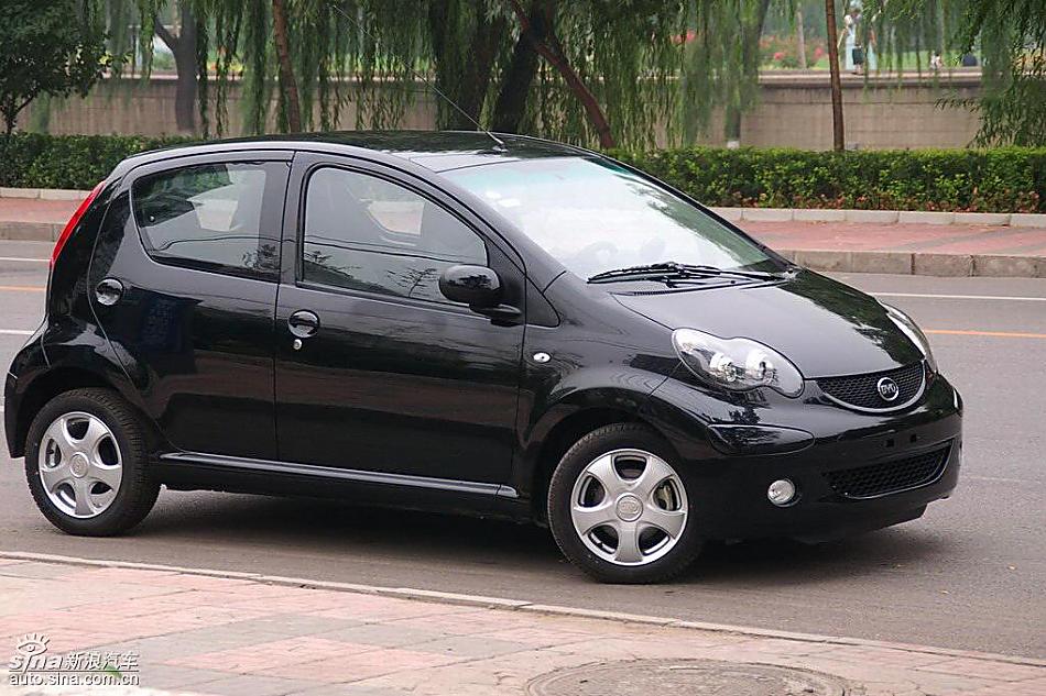 比亚迪F0到店实拍与街头实拍外观图