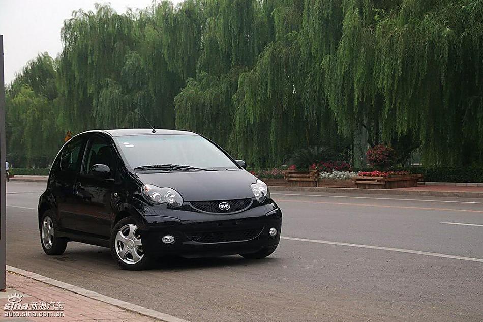 比亚迪F0到店实拍与街头实拍外观图