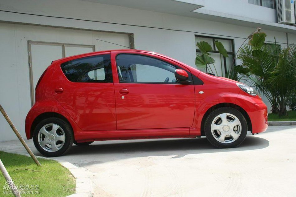 比亚迪F0外观图