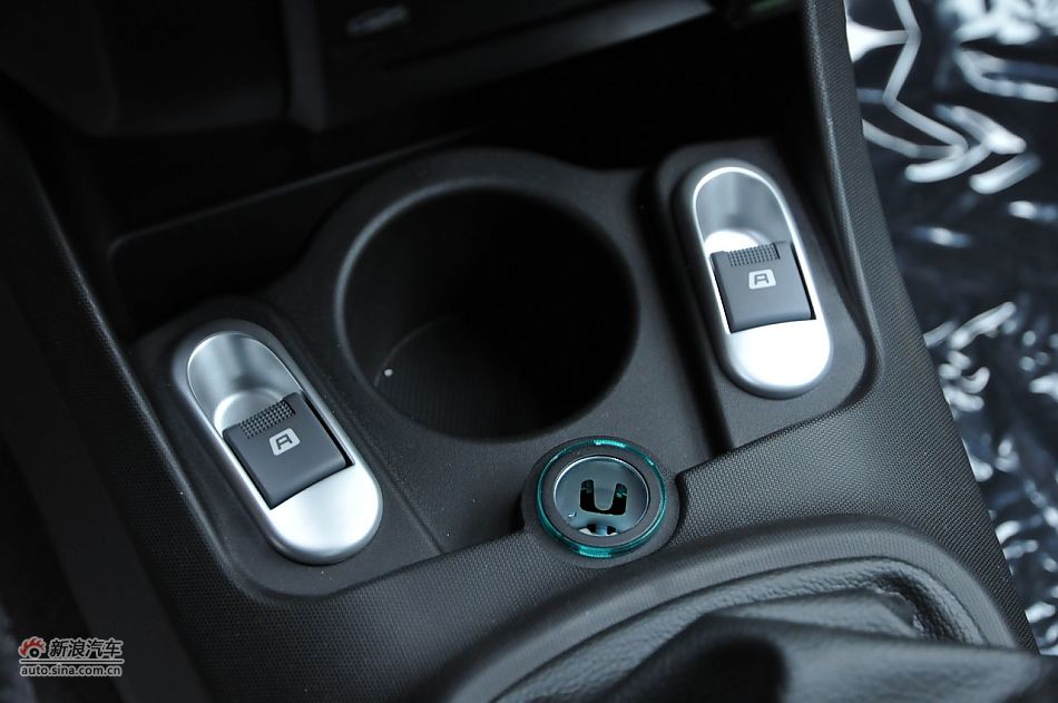 2011款比亚迪F0尚酷爱国版1.0L悦酷型