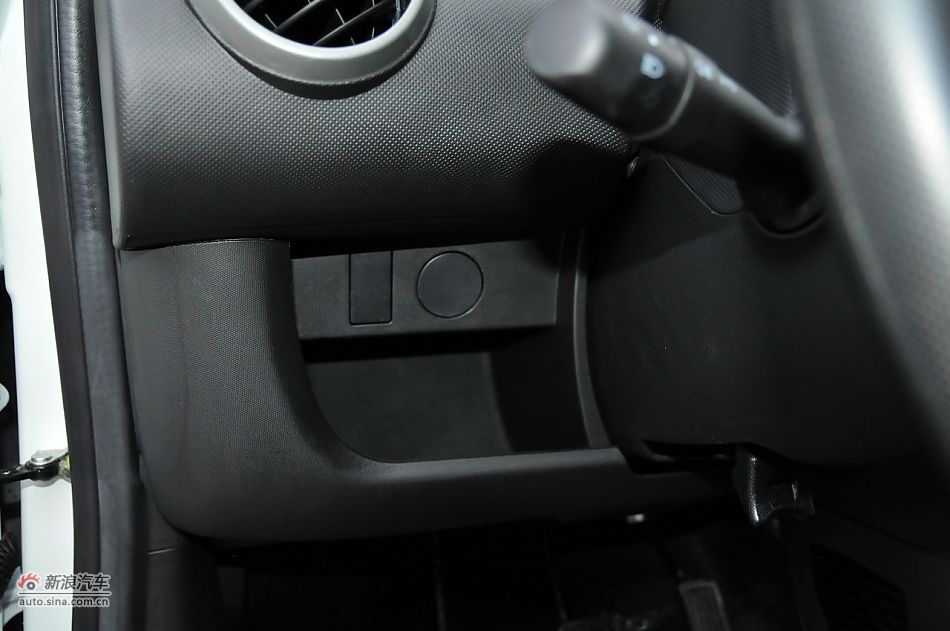 2011款比亚迪F0尚酷爱国版1.0L悦酷型