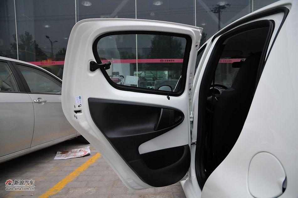 2011款比亚迪F0尚酷爱国版1.0L悦酷型