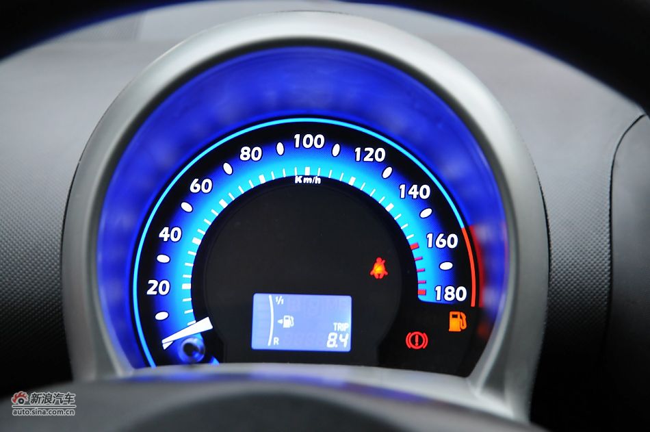 2011款比亚迪F0尚酷爱国版1.0L炫酷型