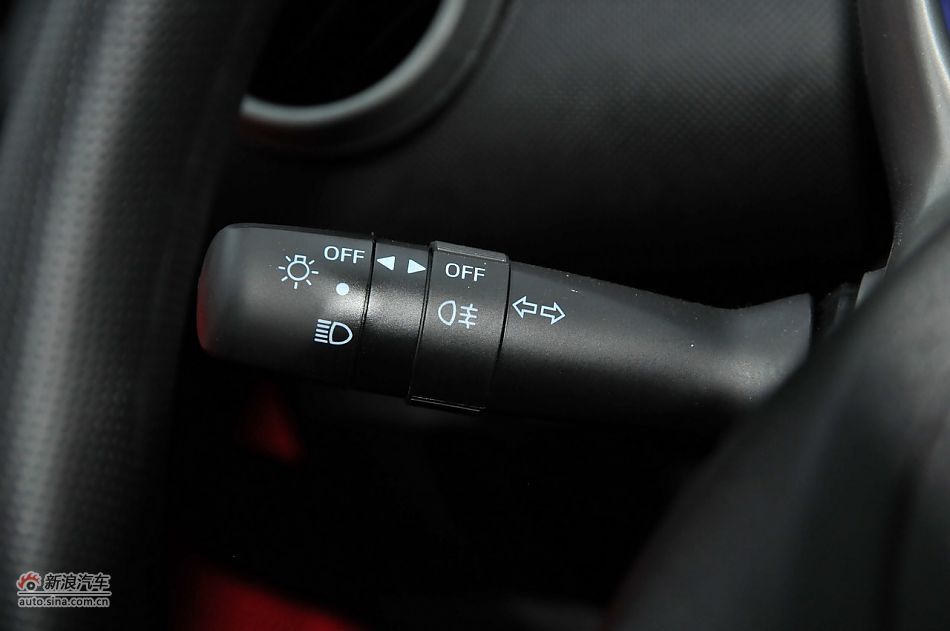 2011款比亚迪F0尚酷爱国版1.0L炫酷型