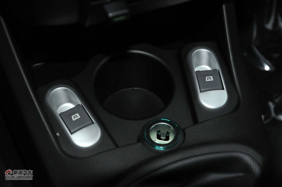 2011款比亚迪F0尚酷爱国版1.0L炫酷型