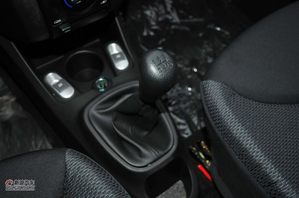 2011款比亚迪F0尚酷爱国版1.0L炫酷型