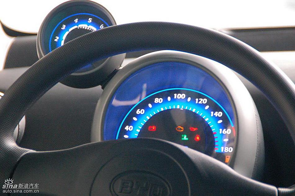 比亚迪F0到店实拍与街头实拍内饰