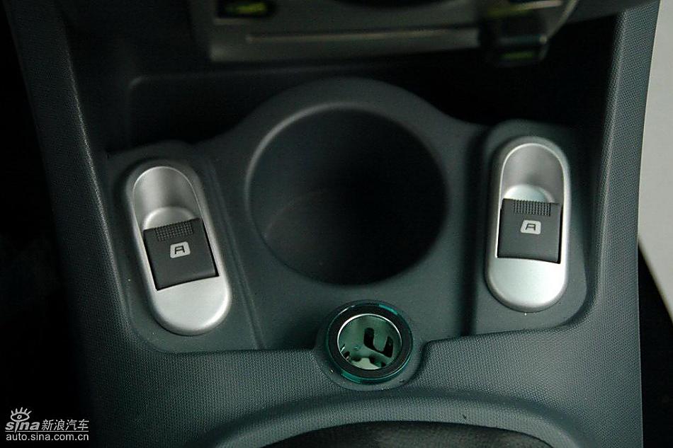 比亚迪F0到店实拍与街头实拍内饰