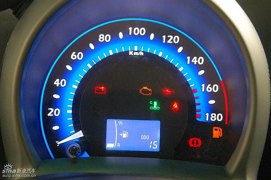 比亚迪F0到店实拍与街头实拍内饰