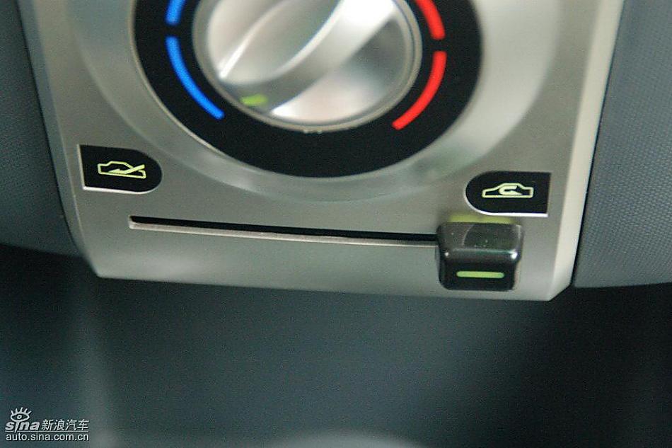 比亚迪F0到店实拍与街头实拍内饰