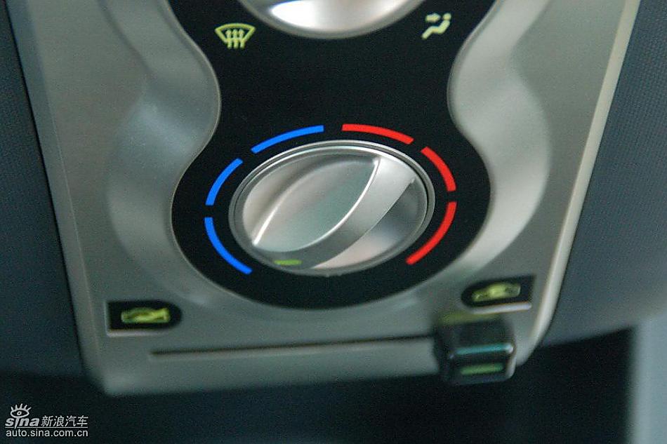 比亚迪F0到店实拍与街头实拍内饰