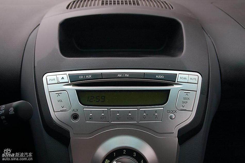 比亚迪F0到店实拍与街头实拍内饰