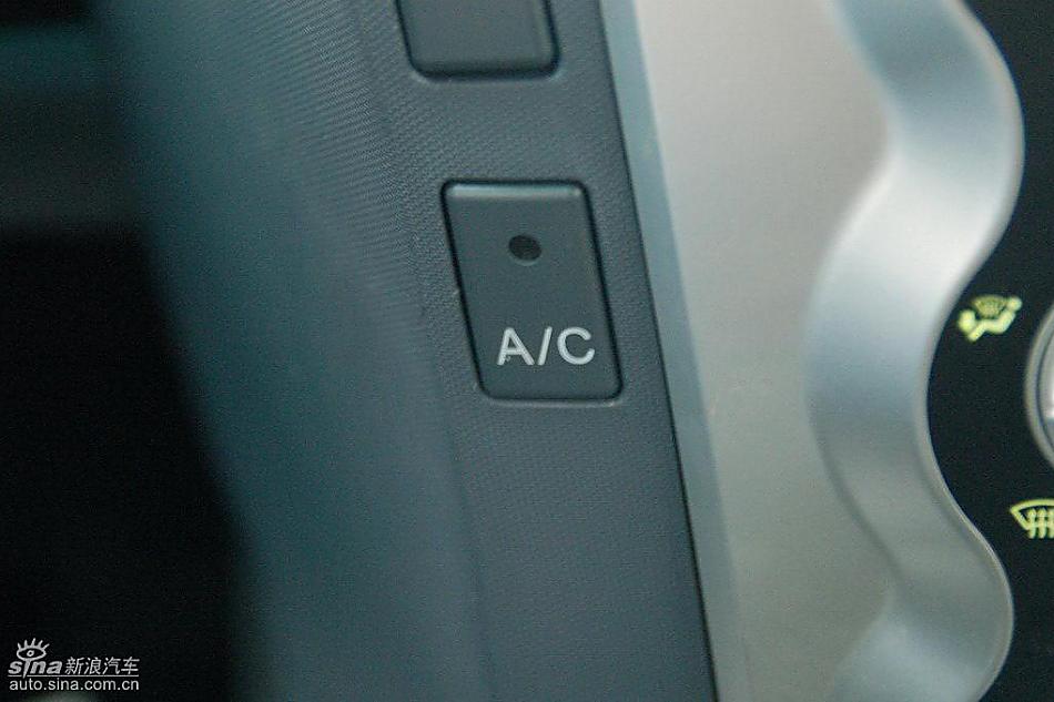 比亚迪F0到店实拍与街头实拍内饰