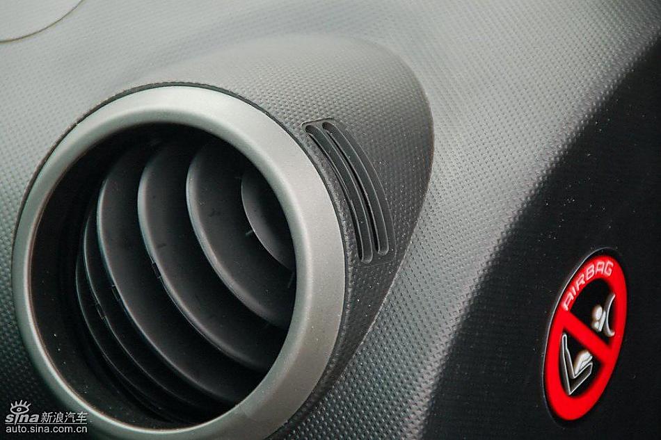 比亚迪F0到店实拍与街头实拍内饰