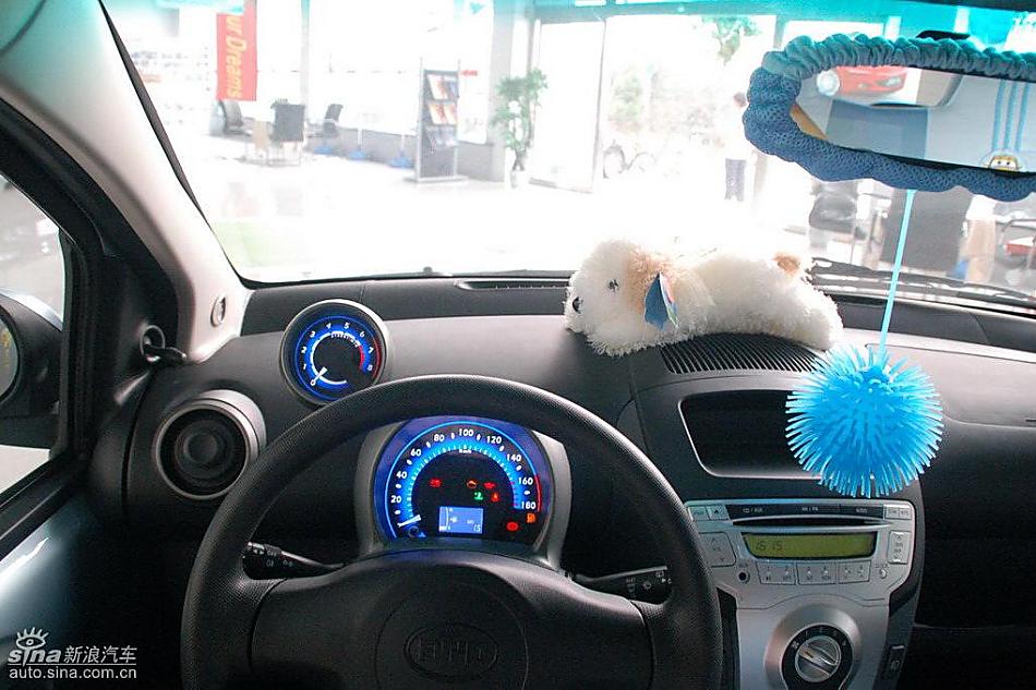 比亚迪F0到店实拍与街头实拍内饰