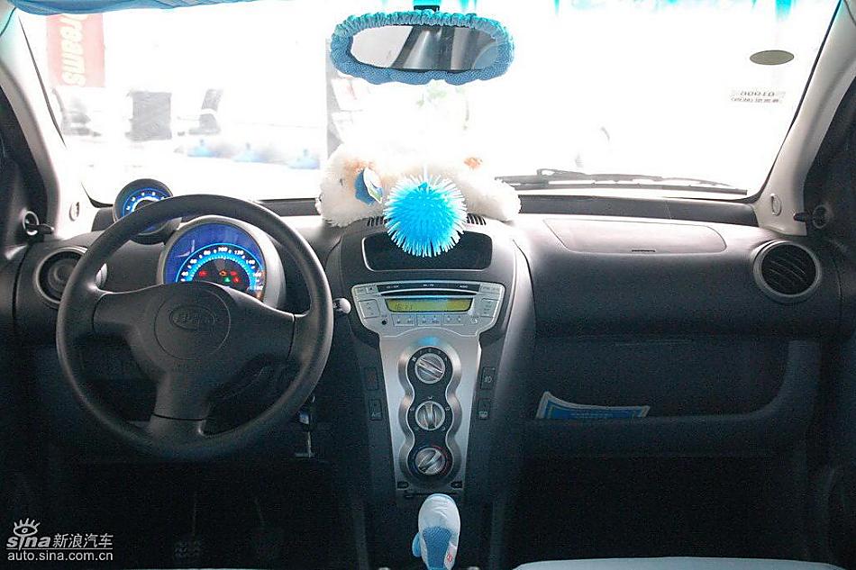 比亚迪F0到店实拍与街头实拍内饰