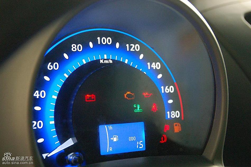 比亚迪F0到店实拍与街头实拍内饰