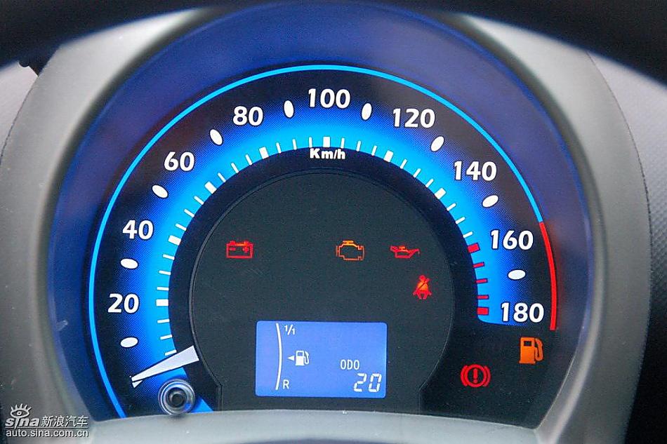 比亚迪F0到店实拍与街头实拍内饰