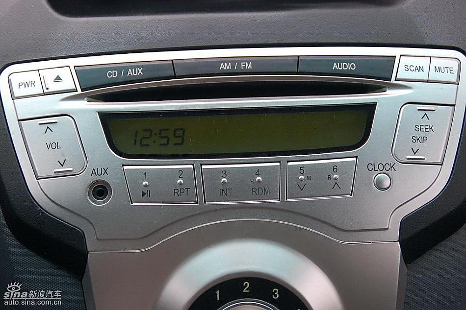 比亚迪F0到店实拍与街头实拍内饰