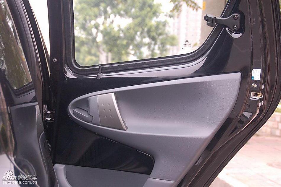 比亚迪F0到店实拍与街头实拍内饰