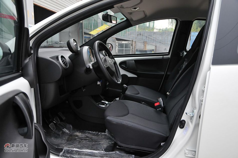 2011款比亚迪F0尚酷爱国版1.0L悦酷型