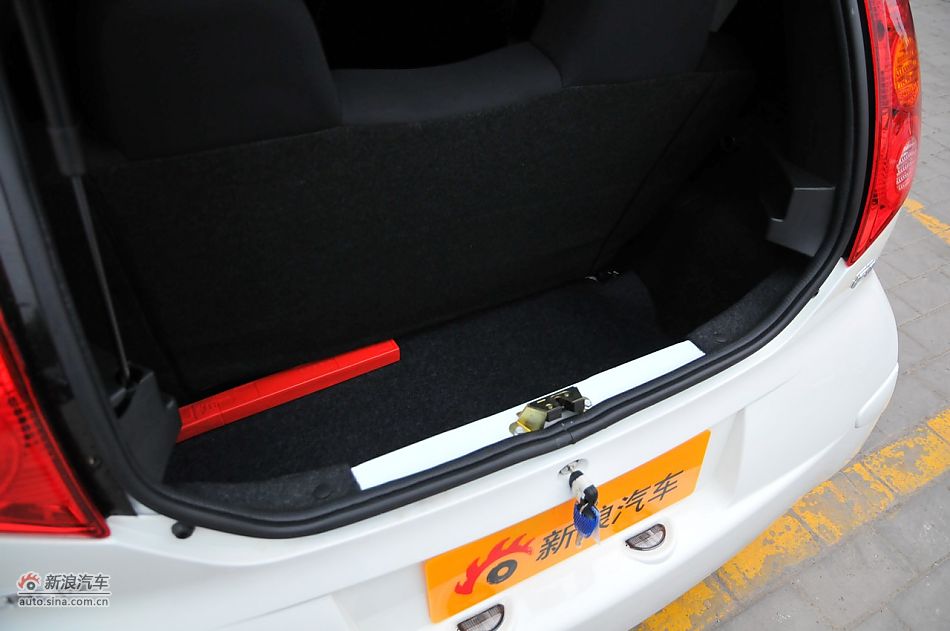 2011款比亚迪F0尚酷爱国版1.0L悦酷型