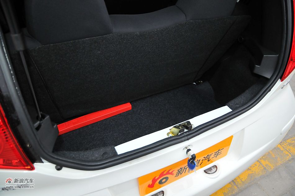 2011款比亚迪F0尚酷爱国版1.0L悦酷型