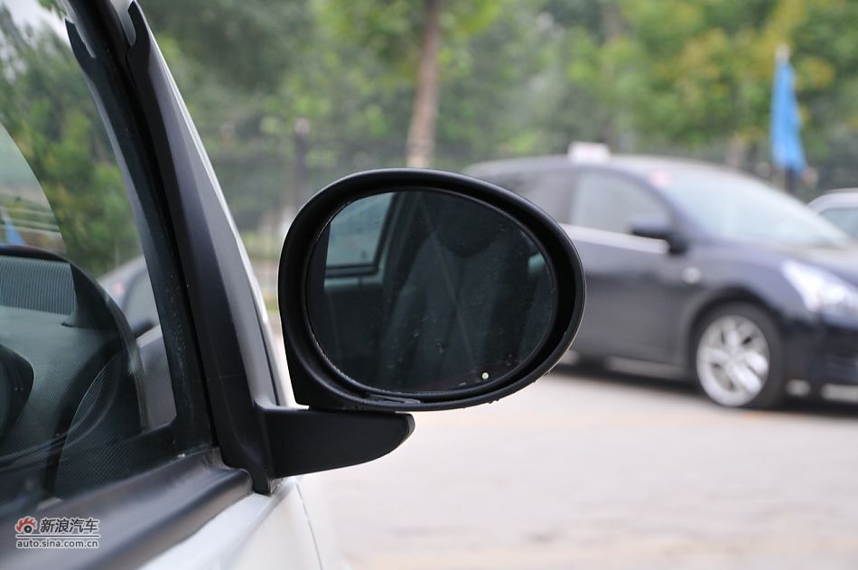 2011款比亚迪F0尚酷爱国版1.0L悦酷型