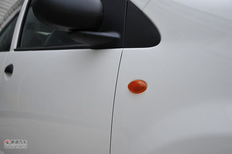 2011款比亚迪F0尚酷爱国版1.0L悦酷型