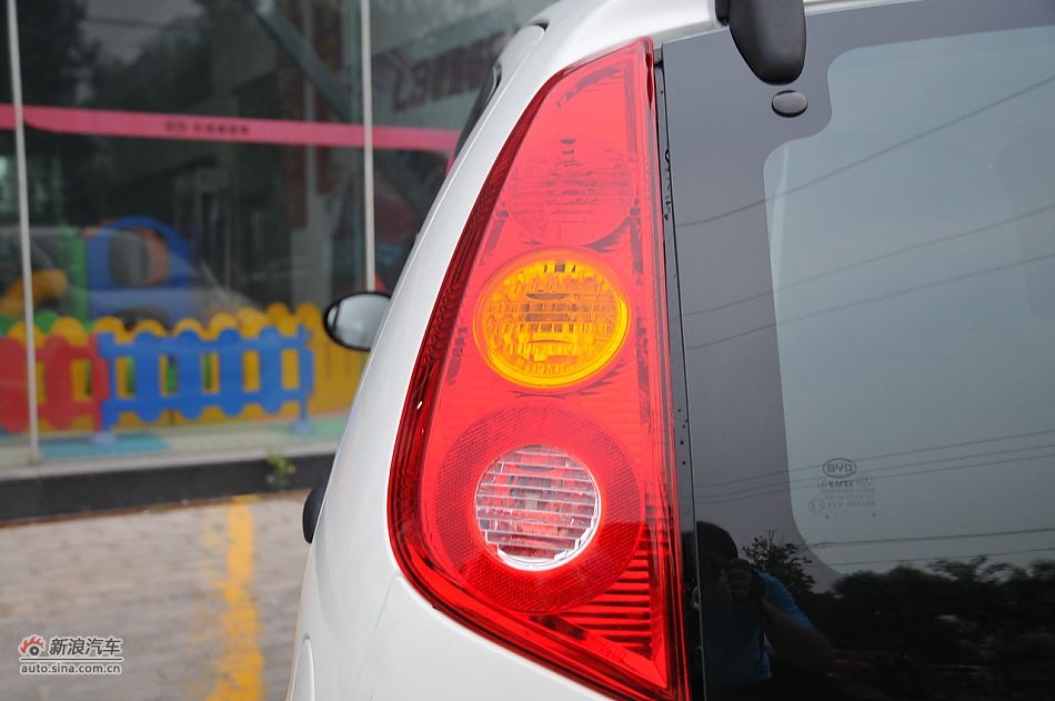 2011款比亚迪F0尚酷爱国版1.0L悦酷型